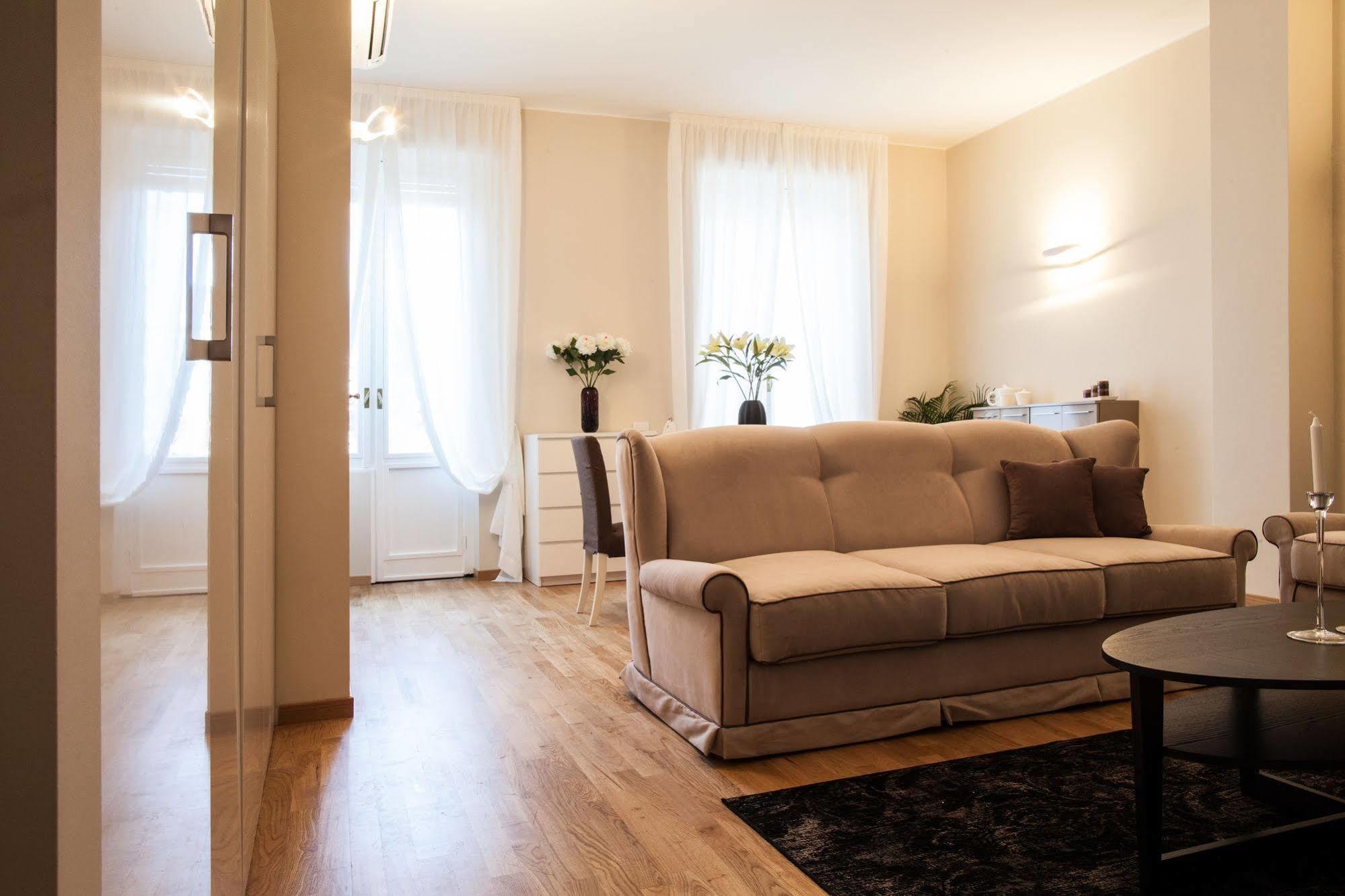 Milan Royal Suites Extérieur photo