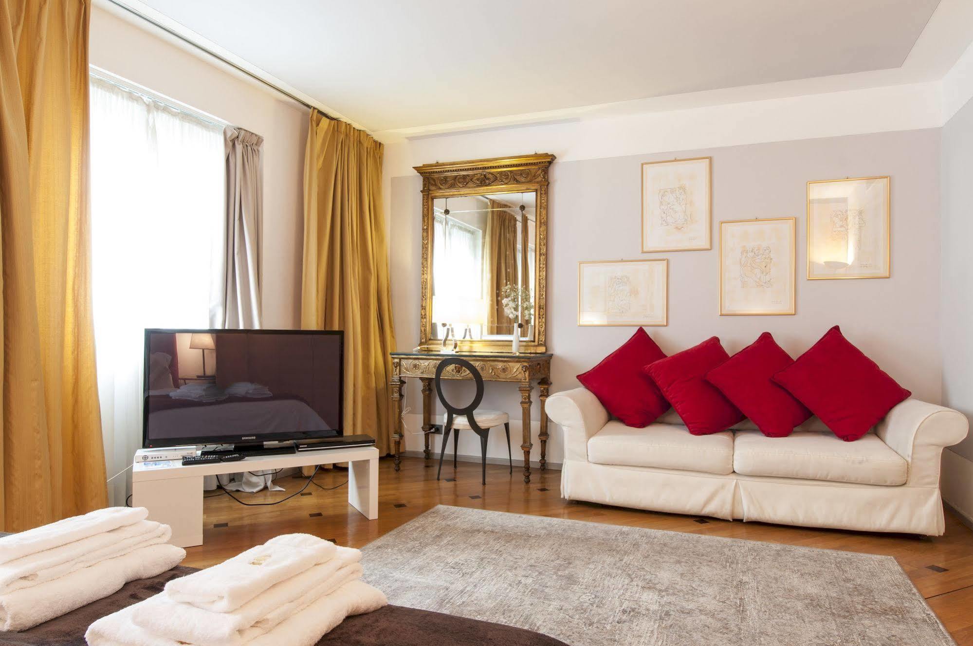 Milan Royal Suites Extérieur photo