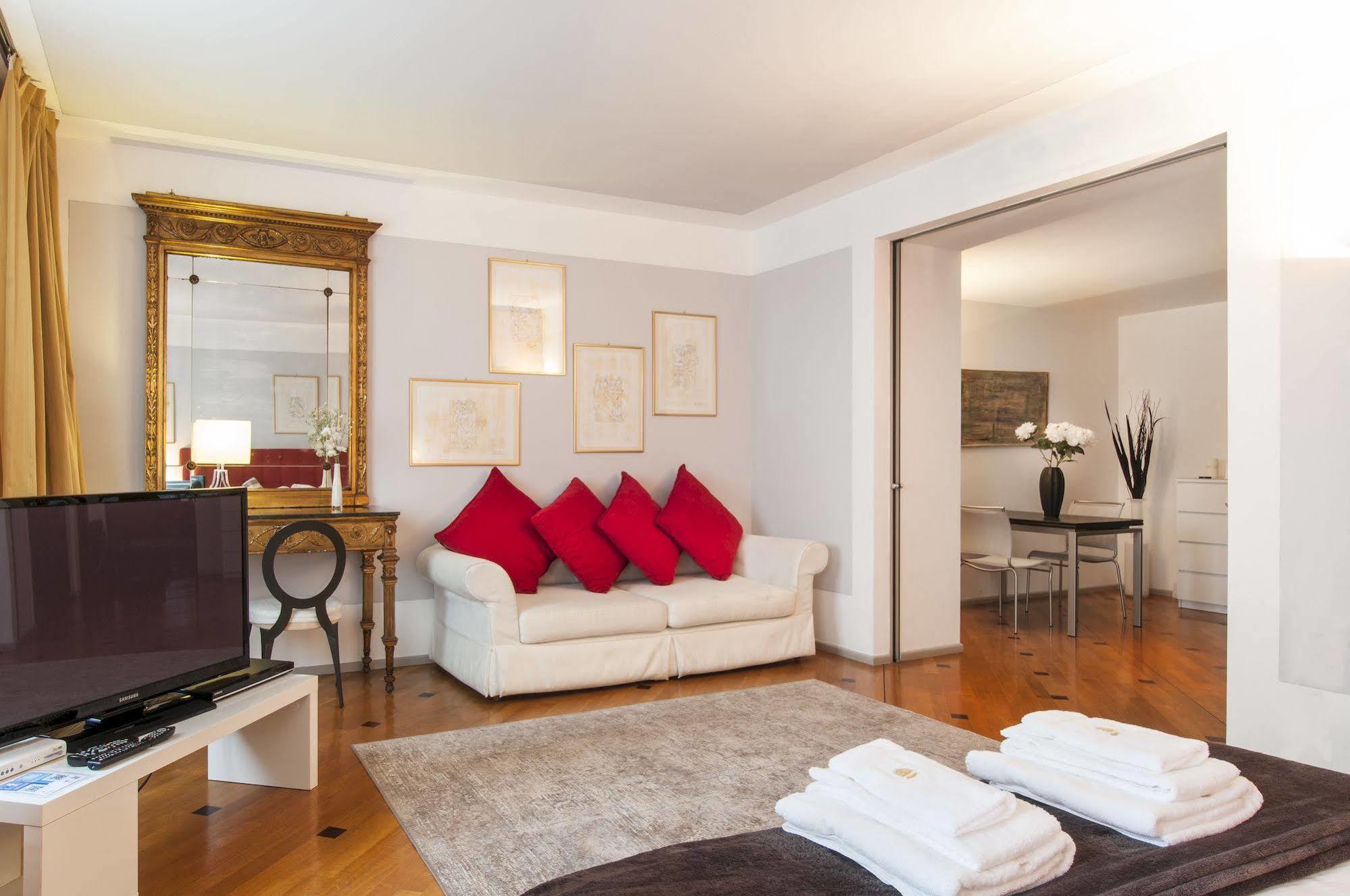 Milan Royal Suites Extérieur photo